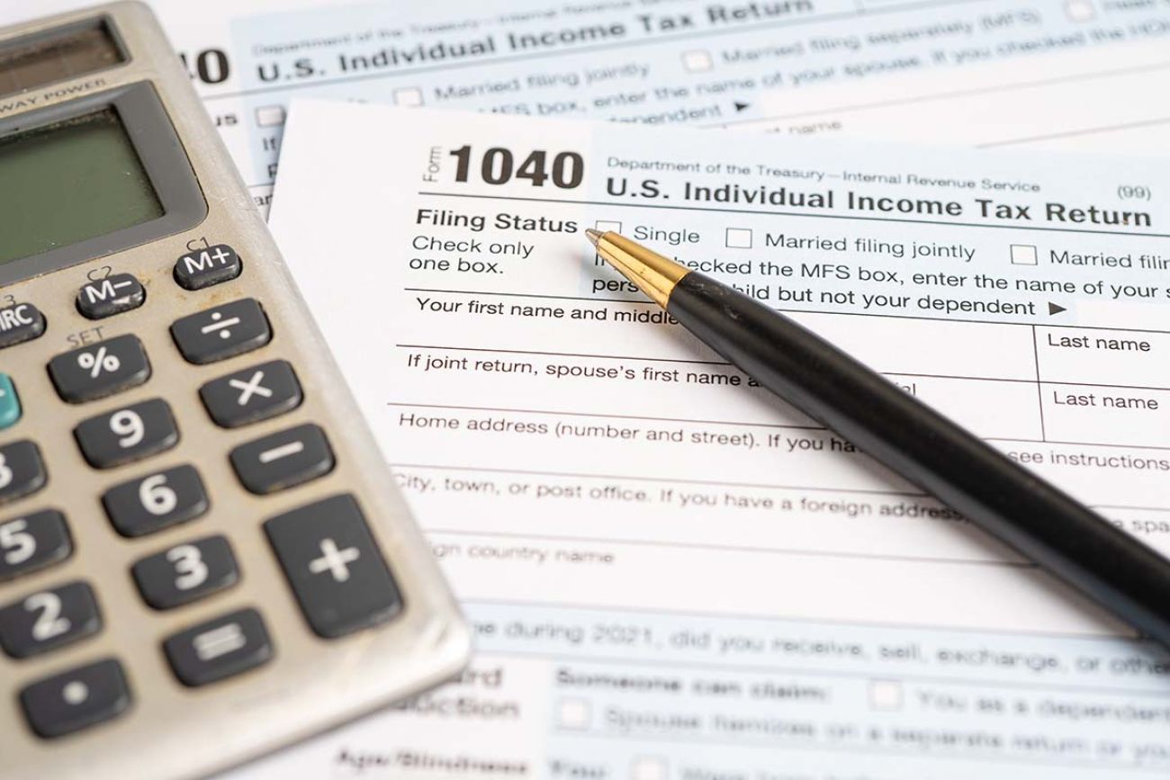 1040 form, calculator and pen