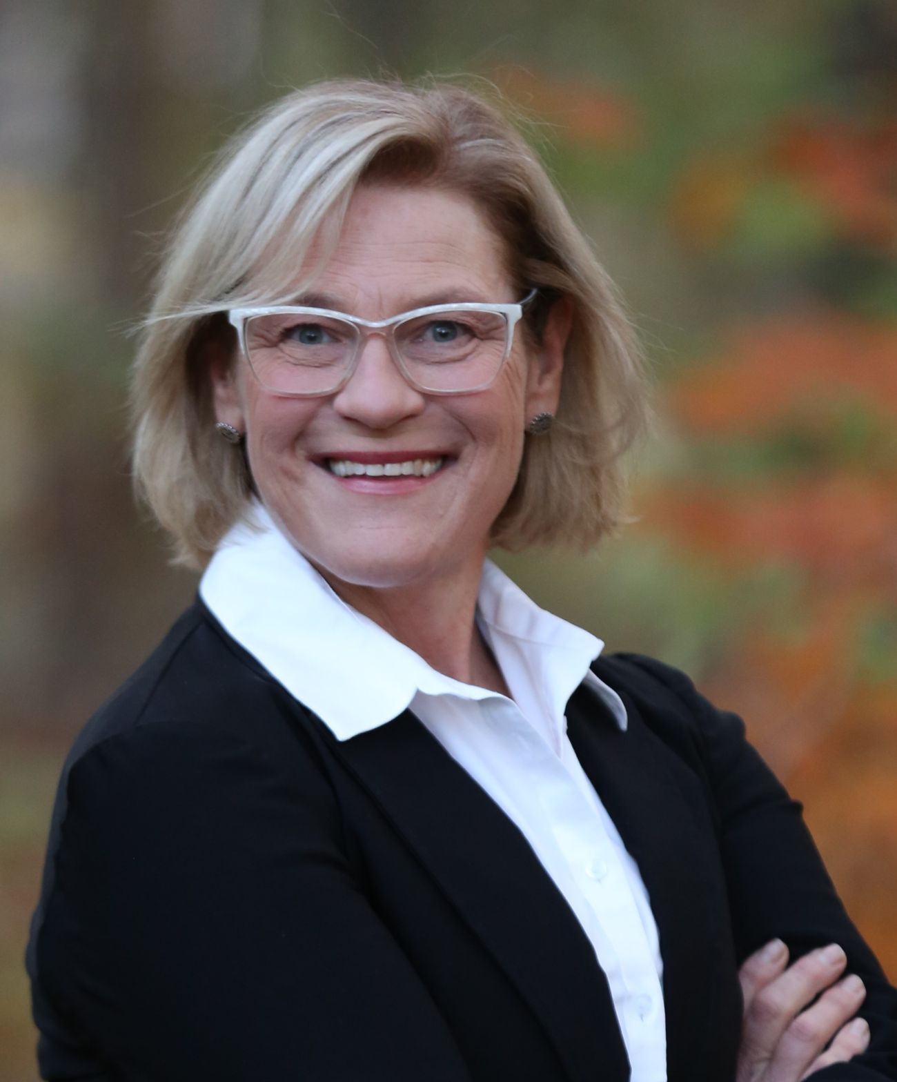 Barbara Niess-May headshot.