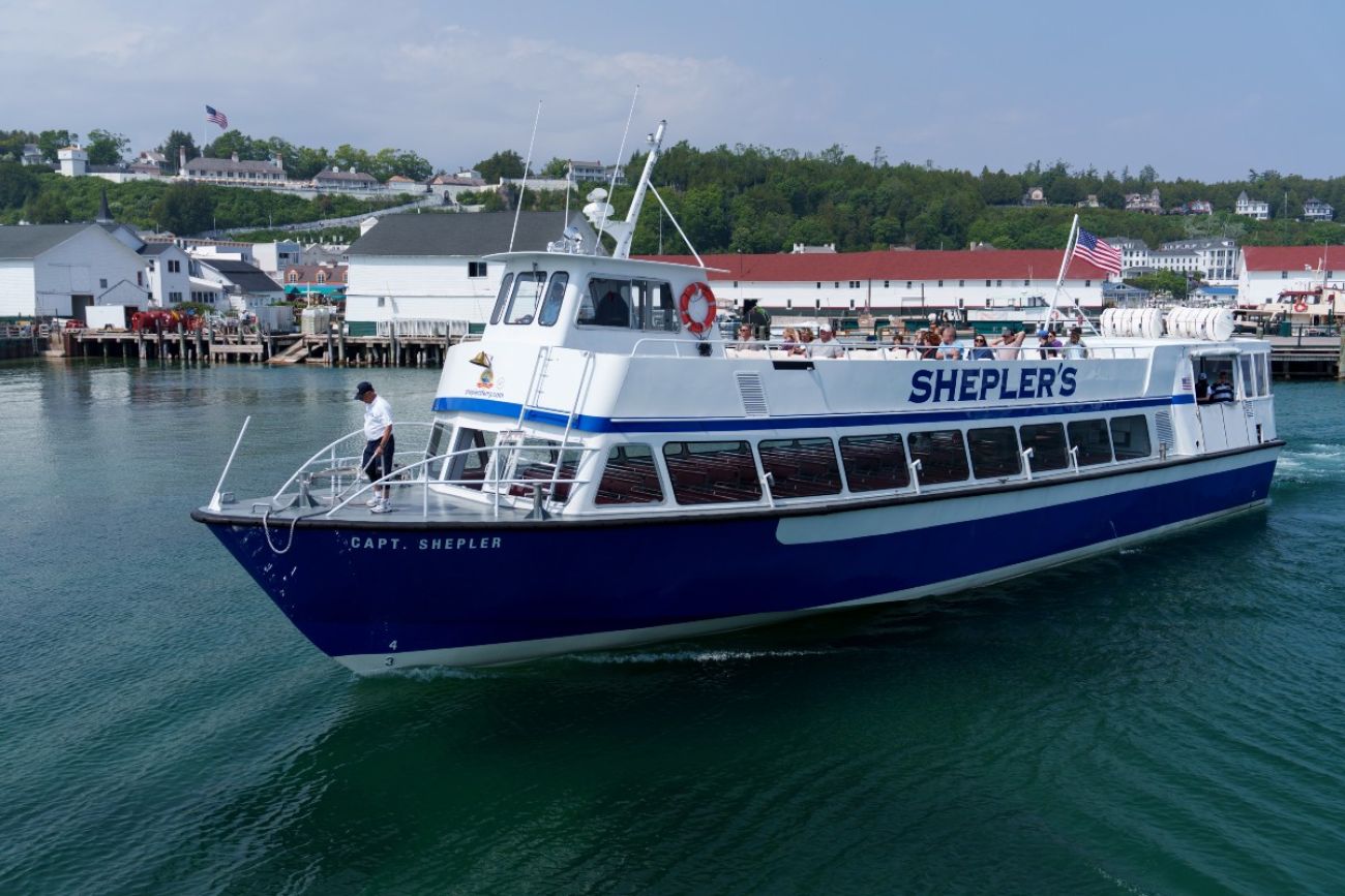Ferry arrives in Mackinac Island
